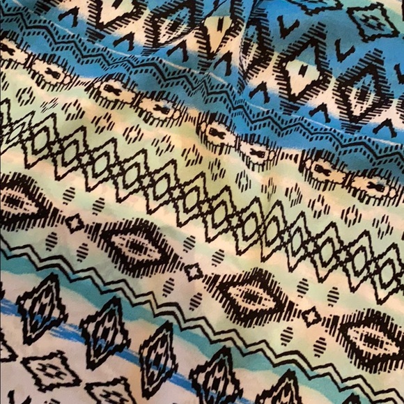 🌟NWT🌟 Short Sleeve Aztec Shift Dress - Picture 3 of 3